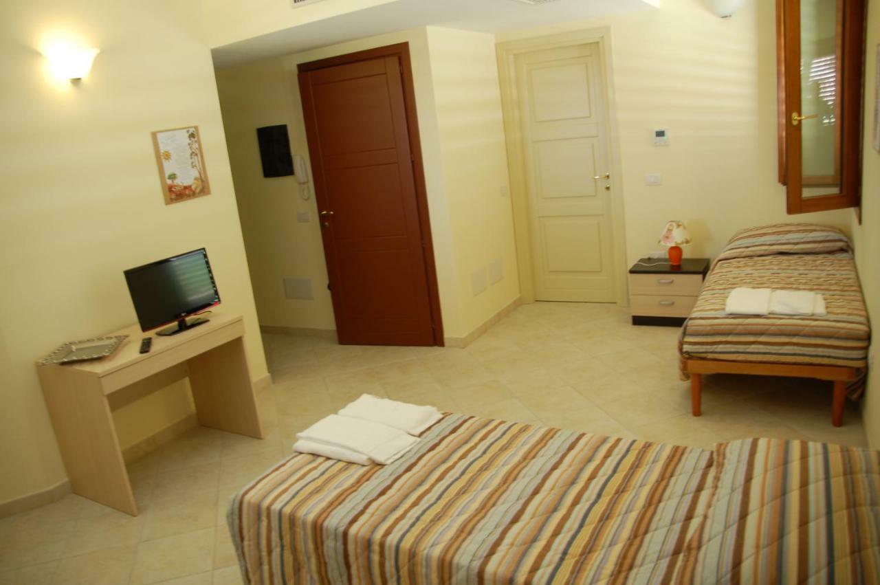 Beb 2000 Hotel Sassari Exterior foto